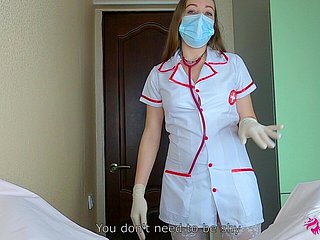 ¡La verdadera enfermera sabe exactamente lo que necesitas para relajar tus bolas! ¡Chupa polla al orgasmo duro! Porno de mamada de pov amateur
