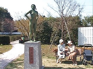 Asiático estatua de frosty mujer